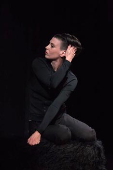 Zagrebačko kazalište mladih i Umjetnička organizacija 21:21: Anatomija mačke, kor. Ksenija Zec i Petra Hrašćanec