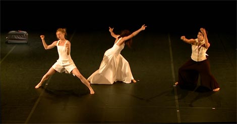 Kasija Vrbanac-Strelkin, Lucija Kukor i Juliana Vargas Rodriguez - Bjeguni, autor Staša Zurovac