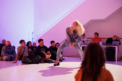 Umjetnička organizacija TRAFIK, Rijeka, MDT Moderna Danstatern Stockholm, SKH Stockholm University of the Arts: Chez Michou, autor Žak Valenta