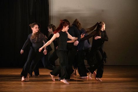 Close, autor i koreograf Charlie Brittain u suradnji sa studentima Plesnog odsjeka Akademije dramske umjetnosti