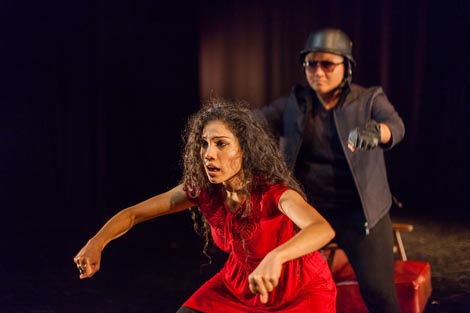 The Necessary Stage, Singapur, i Trafik, Rijeka: Crossings,, red. Alvin Tan