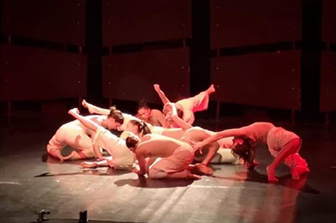 Plesna udruga Tiramola, Split: Crveno kao zeleno, autorice i koreografkinje Nikolina Dolfić i Lucija Zalović