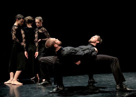 En Knap, Ljubljana: Dark Union, kor. Josef Nadj, foto: Andrej Lamut