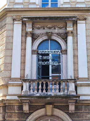 Suddenly (Morning), autor Tim Etchells, 2023. na zgradi INK Pula, 2025.