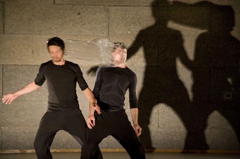 Experiments on Chatting Bodies