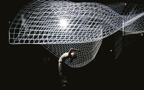 Compagnie Adrien Mondot & Claire Bardainne, Lyon, Francuska, Hakanaï, red. Adrien Mondot & Claire Bardainne, foto: www.iksfestival.eu