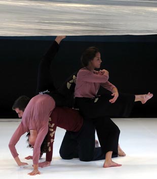 UO Fronesis i Zagrebački plesni centar: Hologramski prostor, kor. Jasna Čižmek Tarbuk, foto: Frana Grbić