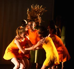 Škola suvremenog plesa Ane Maletić, Zagreb: Boris Papandopulo: Horoskop, koreografi nastavnici Škole, foto: Renato Branđolica