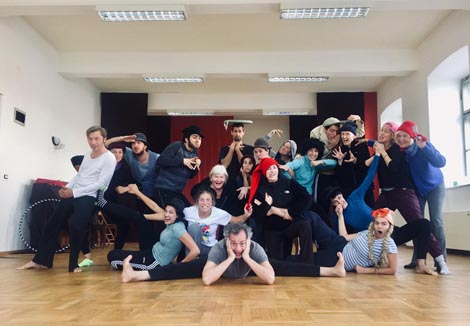 Ira Seidenstein s polaznicima jedne od svojih radionica