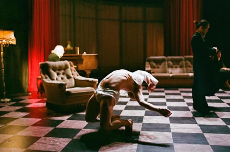 Peeping Tom, Belgija; Iznajmljuje se, red. Gabriela Carrizo, Franck Chartier