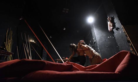 Teatar &TD, Zagreb: Kuća na oštrici, red. Marina Petković Liker, foto: Nina Đurđević