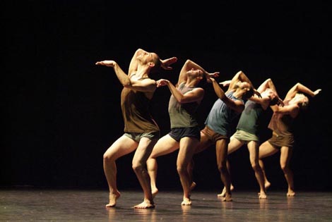 Batsheva Ensamble: MAX, kor. Ohad Naharin, foto: Gadi Dagon, www.danceweekfestival.com
