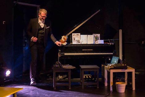 Kik Melone, Teatar &TD, Zagreb: Ms Fox Invited Ms Cat For Tea and a Chit-Chat One Late Late Afternoon Last Summer, autori Silvia Marchig, Iva Nerina Sibila i Josip Maršić