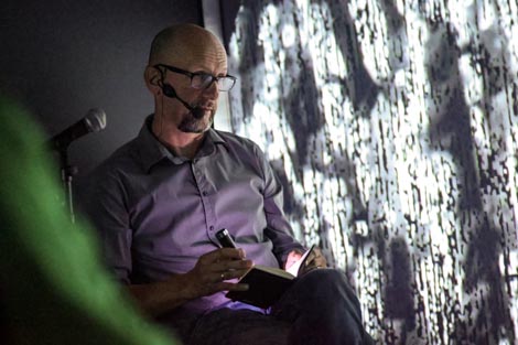 CO2… par umjetnika, Zagreb: Neodredivo pitanje: Prekinuti mit, autori Nikolina Pristaš, Goran Sergej Pristaš, foto: CO2… par umjetnika, Zagreb: Neodredivo pitanje: Nazvaše ih otiscima, autori Nikolina Pristaš, Goran Sergej Pristaš, foto: Bojan Mrđenović