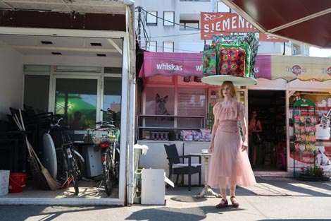 Performans Tereti autorica Naše more, autorica Nikolina Majdak