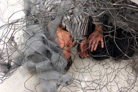 Trupa TO, Samobor: … Niti…, kor. Vladimira Šančić i Iva Pavičić