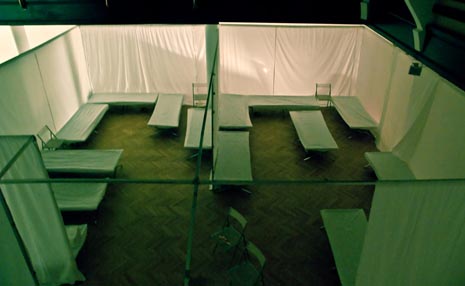 Bacači sjenki, Odmor od povijesti (scenografija predstave)