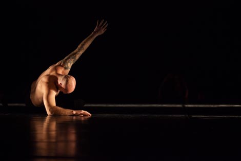 Histeria Nova i Plesna udruga In Flux: Odraz, kor. i red. Marija Šćekić, foto: © Srđan Babić