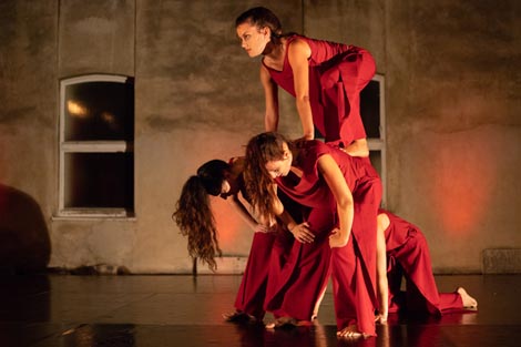 Zadarski plesni ansambl: Pjesma protiv žena, red. i kor. Sanja Petrovski, foto: © Bojan Bogdanić