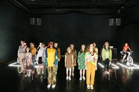 Hrvatsko narodno kazalište u Zagrebu: Miranda Rose Hall, Predstava za žive u doba izumiranja, red. Anica Tomić