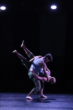 Plesna skupina SIGA, Južna Koreja: Rest, kor. Jaeyoung Lee, foto: Lee Jaehoon