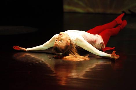 7: Sedam , interaktivna predstava suvremenog plesa, autori Hrvoje Juvančić i Ana-Maria Bogdanović 