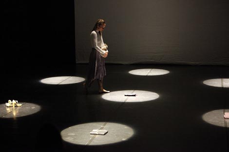 7: Sedam , interaktivna predstava suvremenog plesa, autori Hrvoje Juvančić i Ana-Maria Bogdanović 