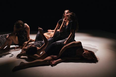 Malo sutra, udruga Domino, Zagreb: Shake it off, autori Bruno Isaković i Mia Zalukar (obnova predstave), foto: Inia Herenčić