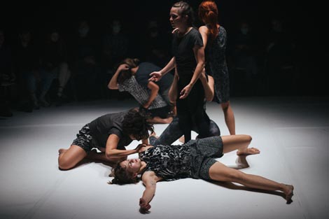 Malo sutra, udruga Domino, Zagreb: Shake it off, autori Bruno Isaković i Mia Zalukar (obnova predstave), foto: Inia Herenčić