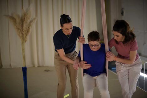 Nomadska plesna akademija Hrvatska, Tala Plejs, Public in Private, Zagreb: Skrb/Care – Three Shift System, autorica Jasna Layes Vinovrški, foto: Silvija Dogan