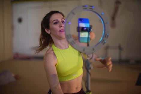 Nomadska plesna akademija Hrvatska, Tala Plejs, Public in Private, Zagreb: Skrb/Care – Three Shift System, autorica Jasna Layes Vinovrški, foto: Silvija Dogan