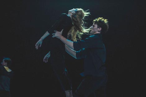 Zagrebački plesni ansambl i Zagrebačko kazalište mladih, Spone, kor. Roberto Olivan