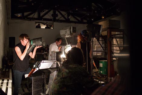 Kuća ekstremnog muzičkog kazališta, Festival Perforacije, Teatar &TD, Zagreb: Svaka revolucija je bacanje kocki, osim što, autori: Damir Bartol Indoš & Tanja Vrvilo, foto: Damir Žižić