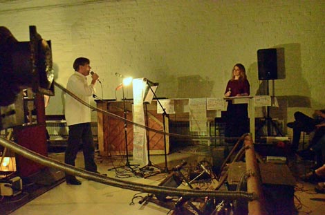 Kuća ekstremnog muzičkog kazališta, Festival Perforacije, Teatar &TD, Zagreb: Svaka revolucija je bacanje kocki, osim što, autori: Damir Bartol Indoš & Tanja Vrvilo, foto: Goran Pavelić - Pipo