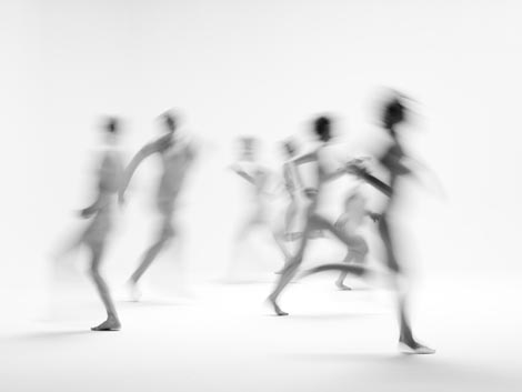 BADco. i Zagrebačko kazalište mladih: Tamno i natrag, redatelj: Goran Sergej Pristaš, koreografija: Pravdan Devlahović, Ana Kreitmeyer, Nikolina Pristaš, Zrinka Užbinec, foto: Dinko Rupčić