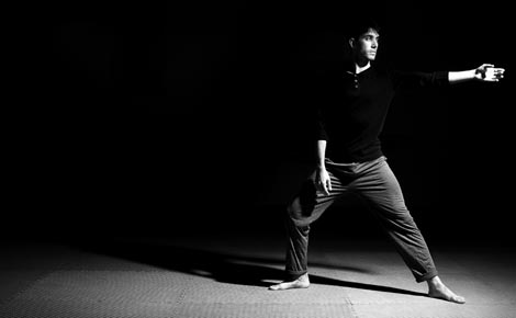 Leo Refolt, Tijelo kao glagol: Japanski budo, transkulturalne tehnike i trening za izvedbu, Klinika kreativnosti, Akademija za umjetnost i kulturu u Osijeku, Grad Đakovo, Osijek – Đakovo, 2019., foto: Luka Radek